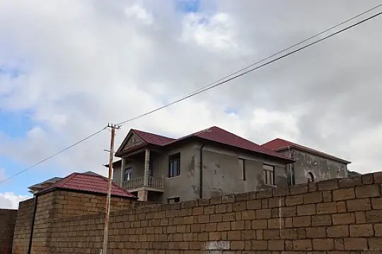 Satılır 6 otaqlı həyət evi 240 m²