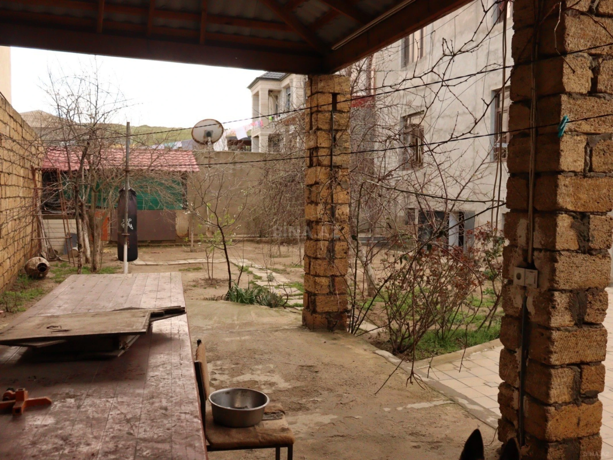 Satılır 6 otaqlı həyət evi 240 m²