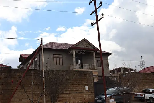 Satılır 6 otaqlı həyət evi 240 m²
