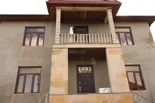 Satılır 6 otaqlı həyət evi 240 m²