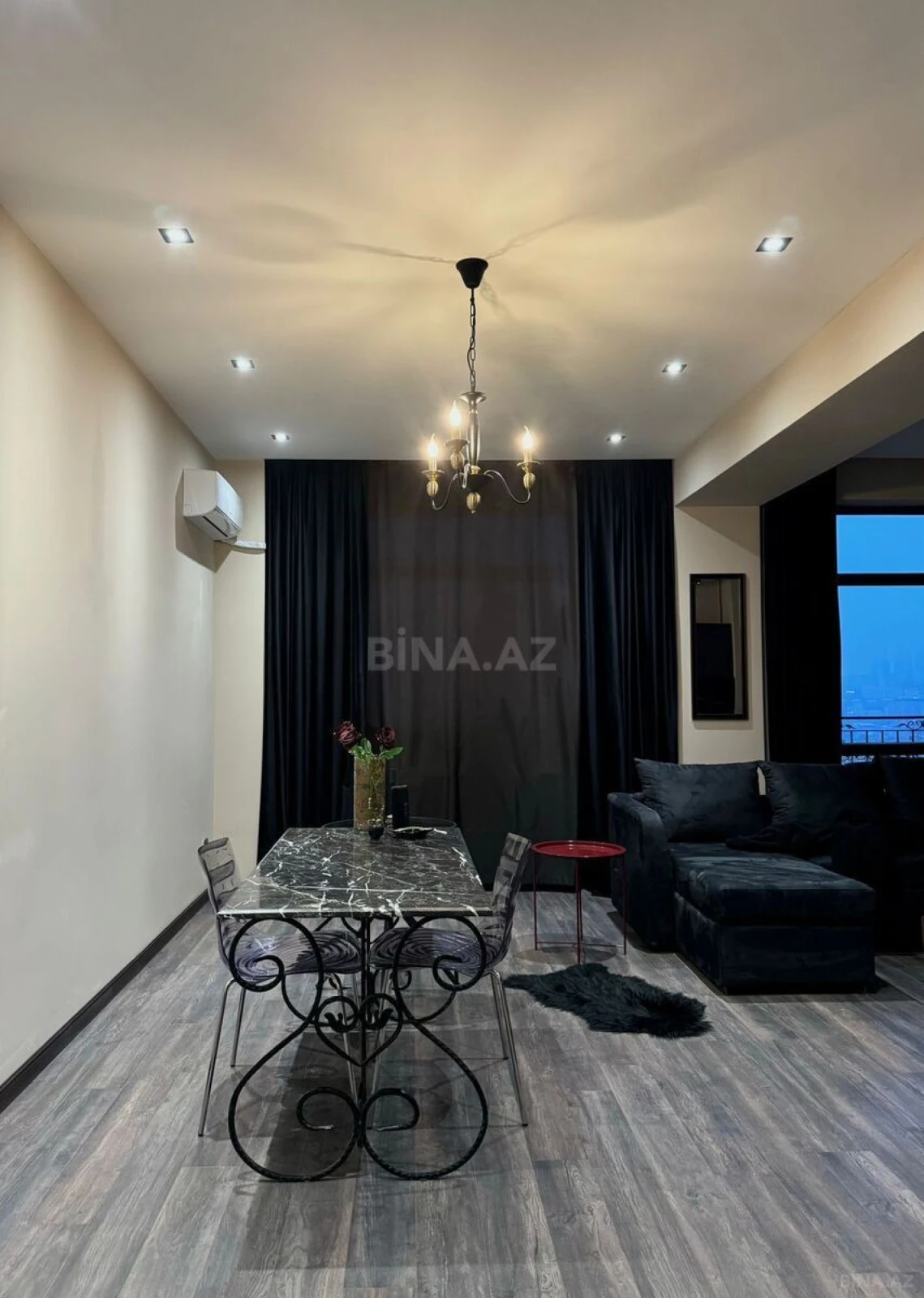 Kirayə verilir 2 otaqlı mənzil 100 m²