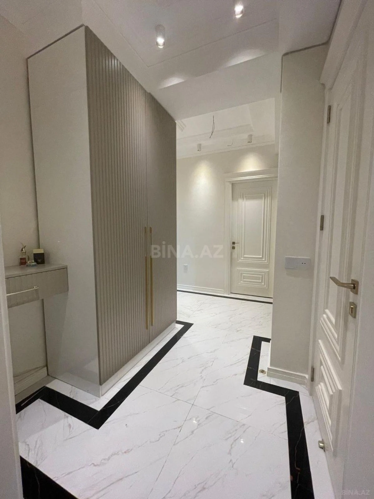 Kirayə verilir 2 otaqlı mənzil 75 m²
