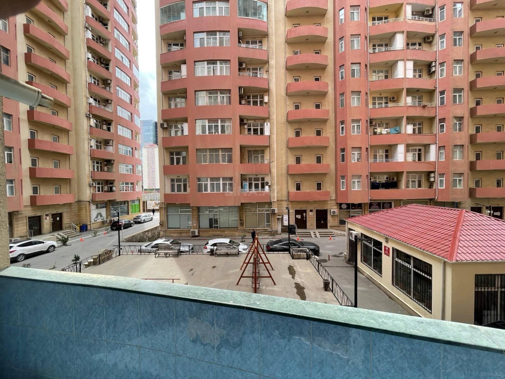 Satılır 3 otaqlı mənzil 130 m²