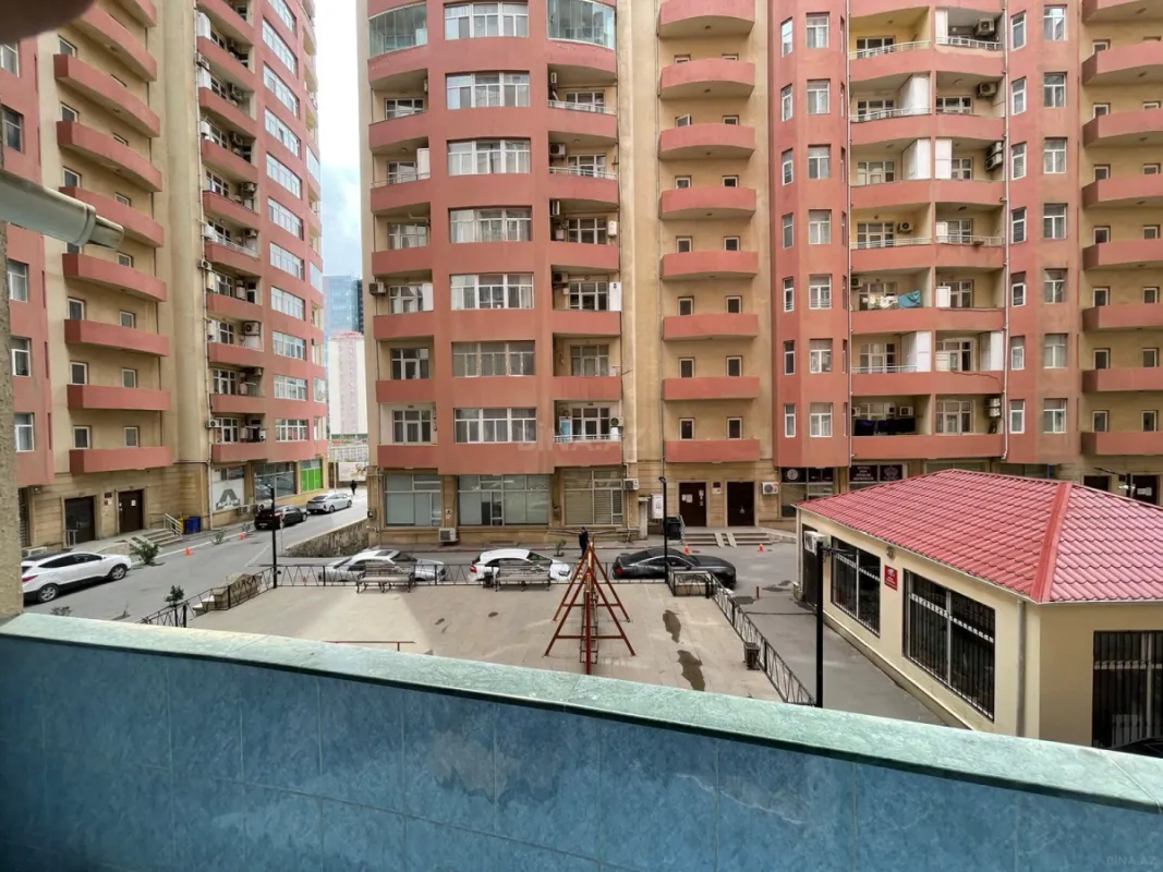 Satılır 3 otaqlı mənzil 130 m²