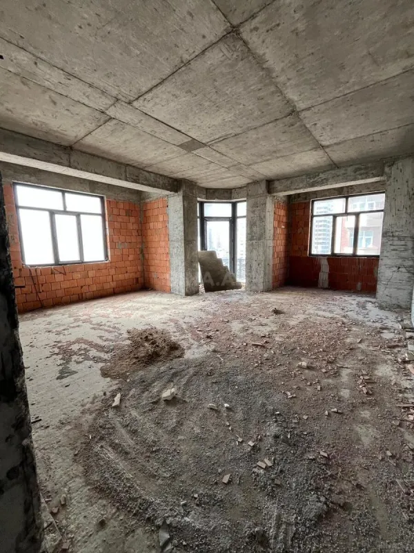 Satılır 3 otaqlı mənzil 136 m²