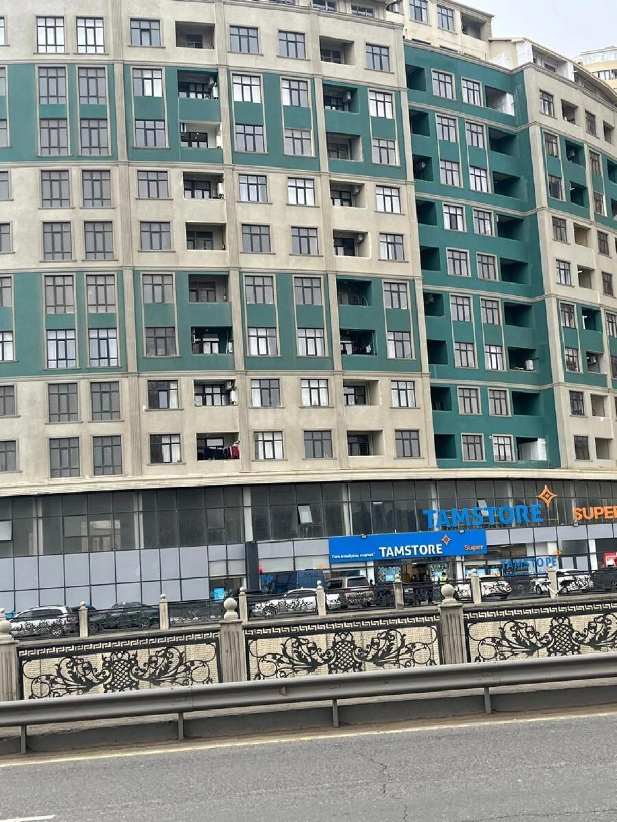 Satılır 3 otaqlı mənzil 136 m²