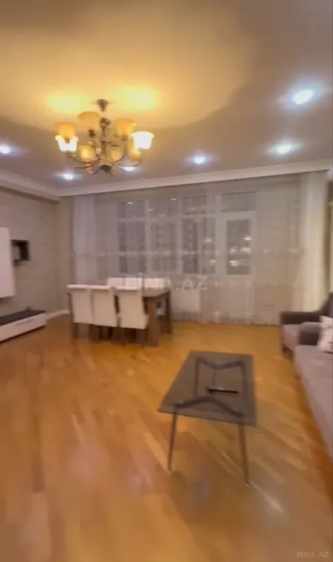 Satılır 3 otaqlı mənzil 160 m²