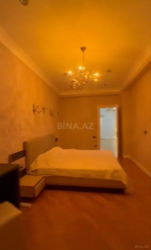 Satılır 3 otaqlı mənzil 160 m²