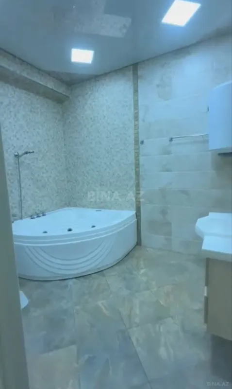 Satılır 3 otaqlı mənzil 160 m²