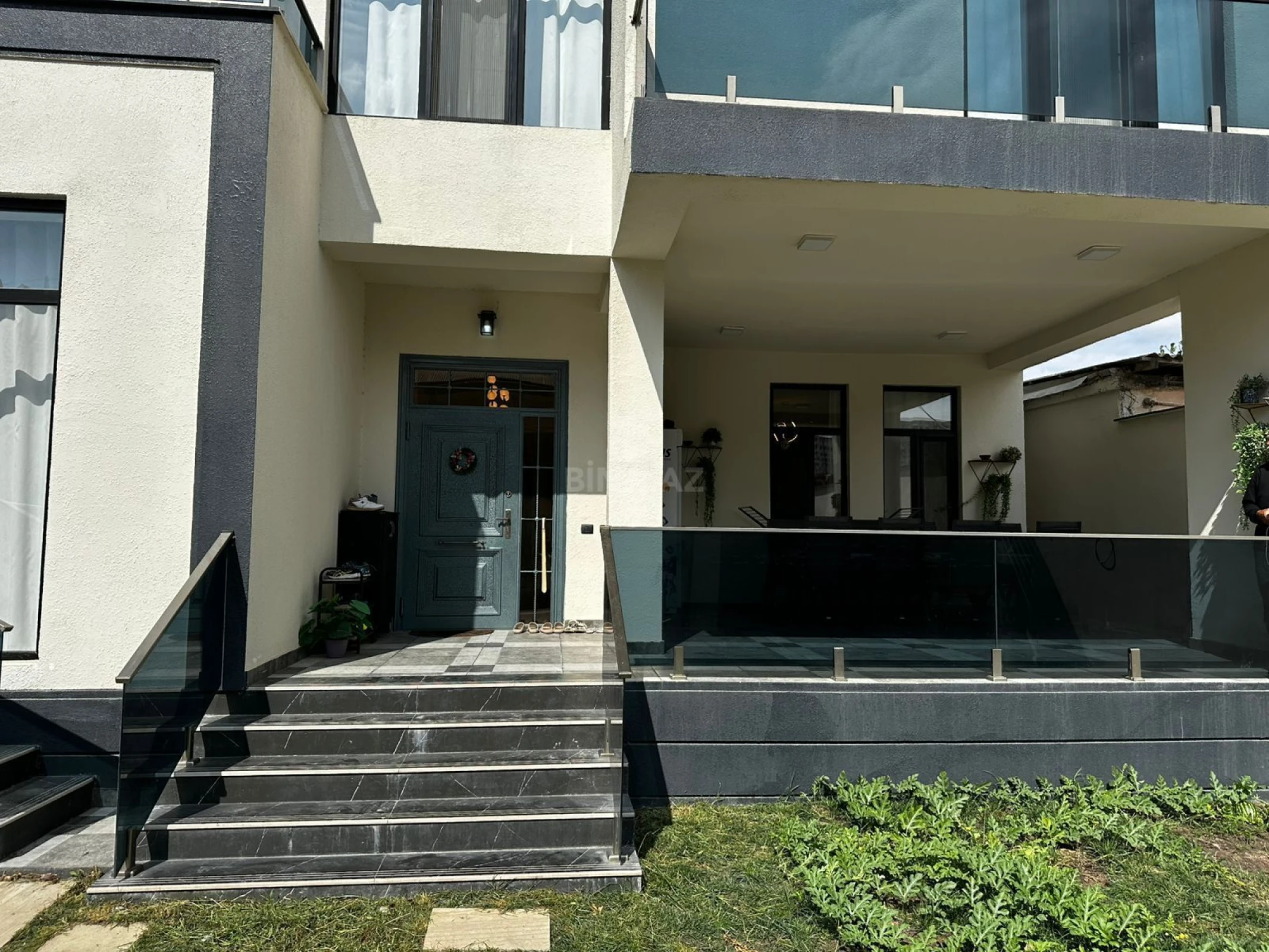 Satılır 5 otaqlı həyət evi 250 m²