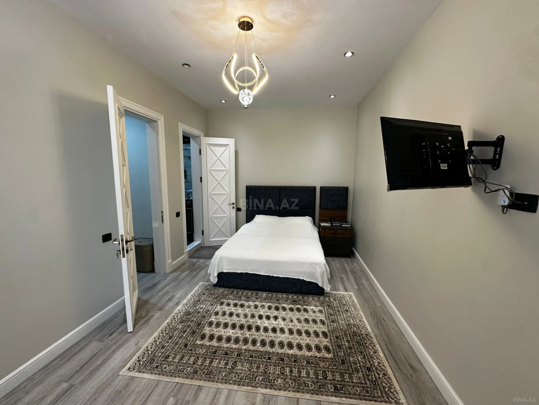 Satılır 5 otaqlı həyət evi 250 m²