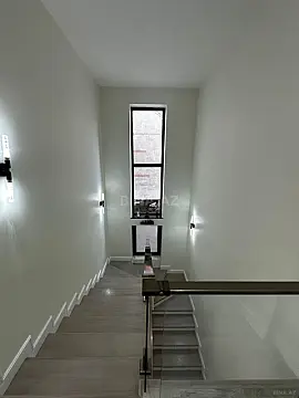 Satılır 5 otaqlı həyət evi 250 m²