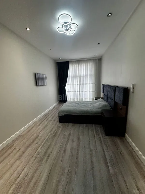 Satılır 5 otaqlı həyət evi 250 m²