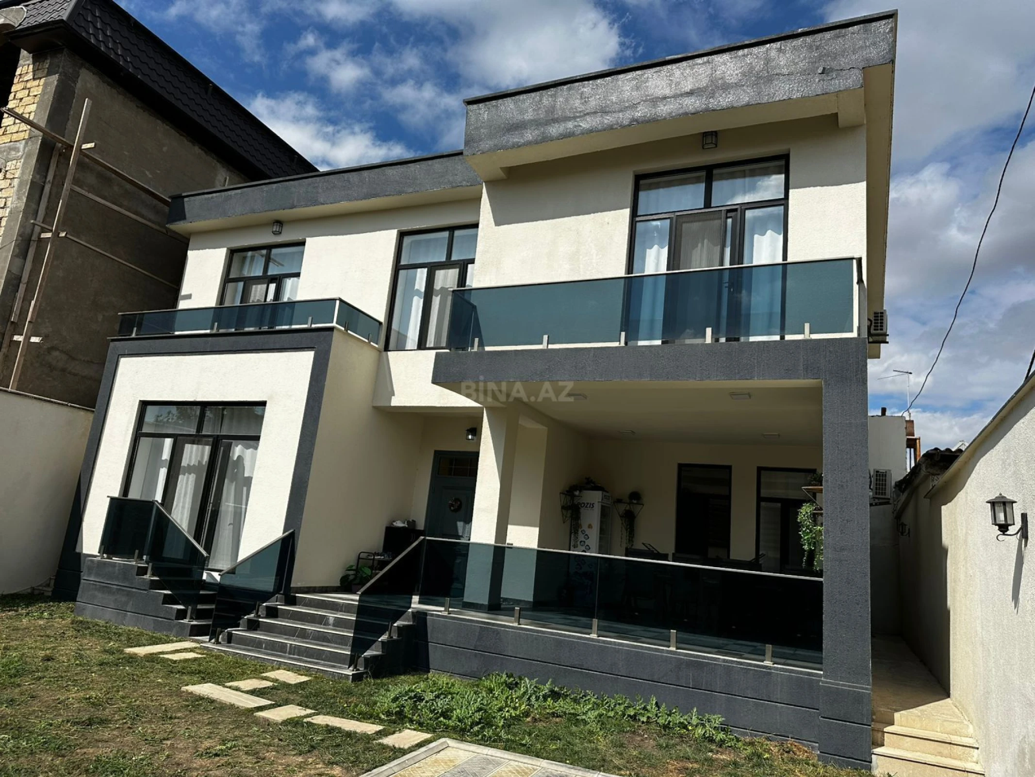 Satılır 5 otaqlı həyət evi 250 m²