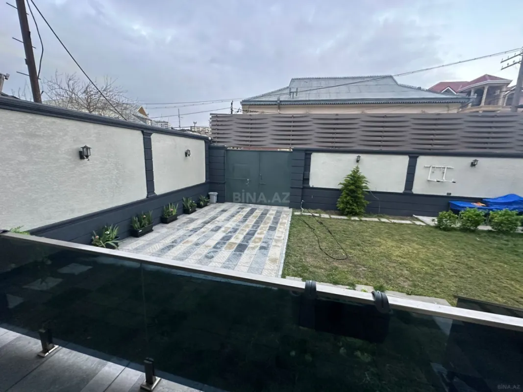 Satılır 5 otaqlı həyət evi 250 m²
