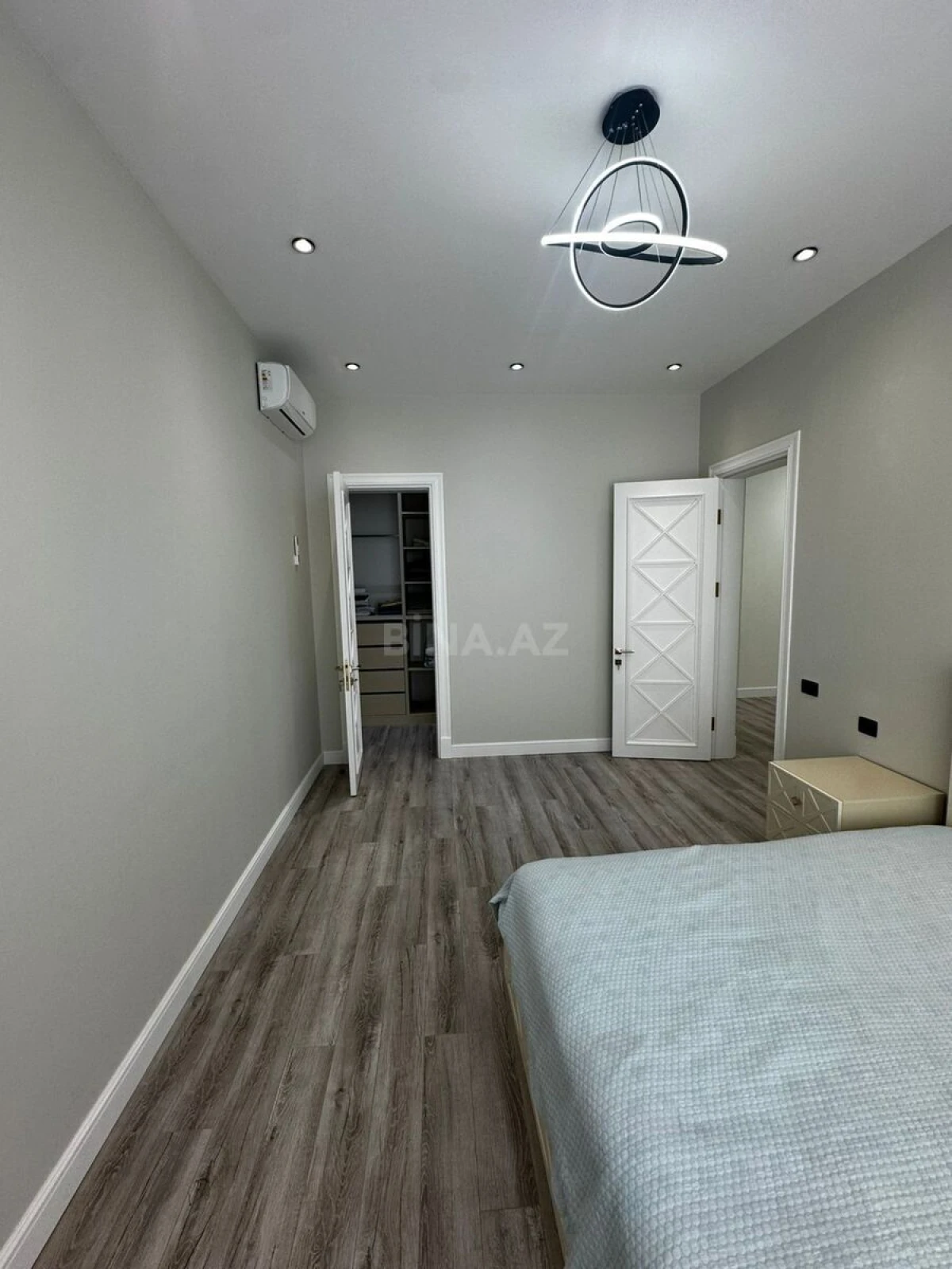 Satılır 5 otaqlı həyət evi 250 m²