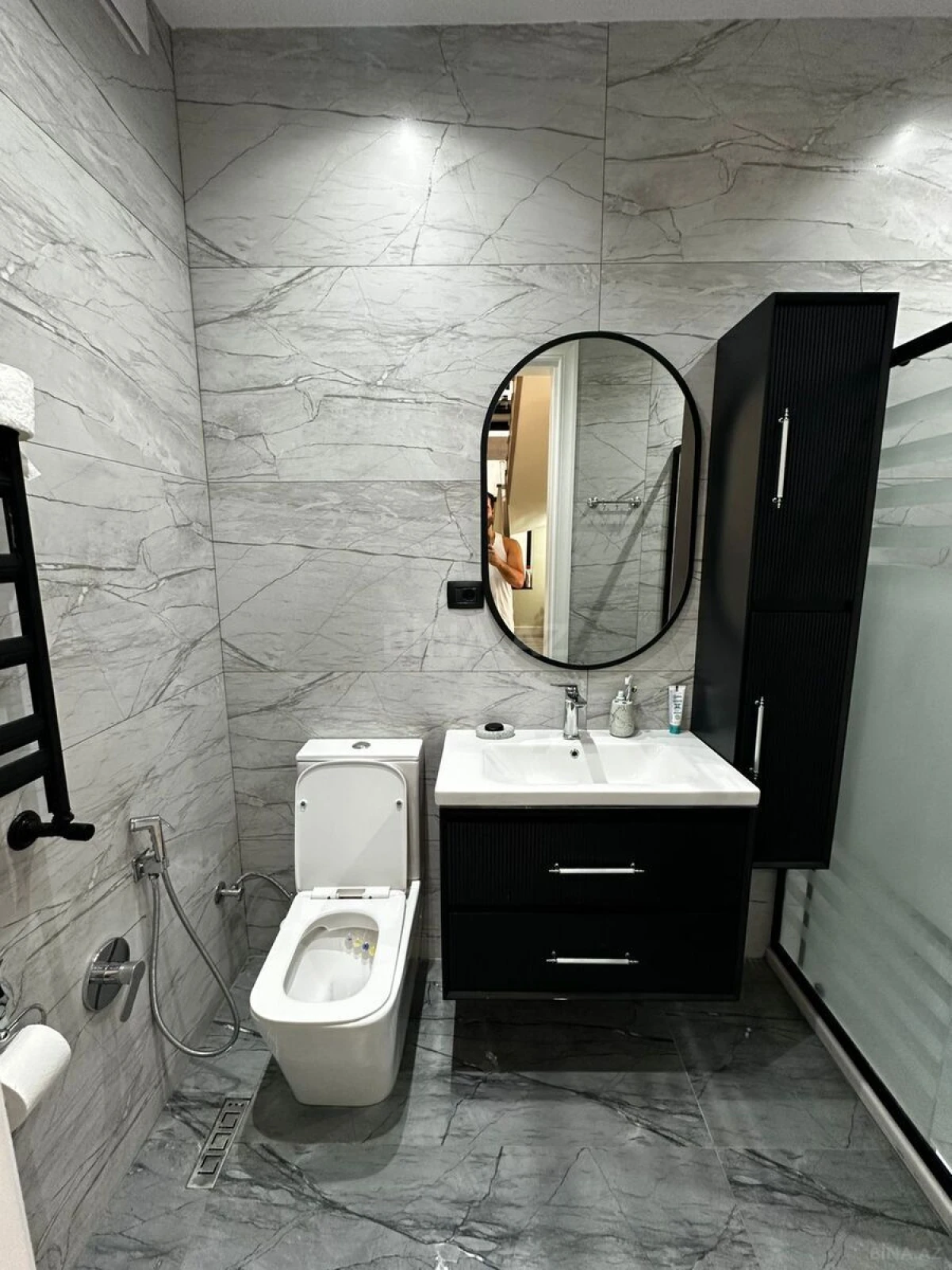 Satılır 5 otaqlı həyət evi 250 m²