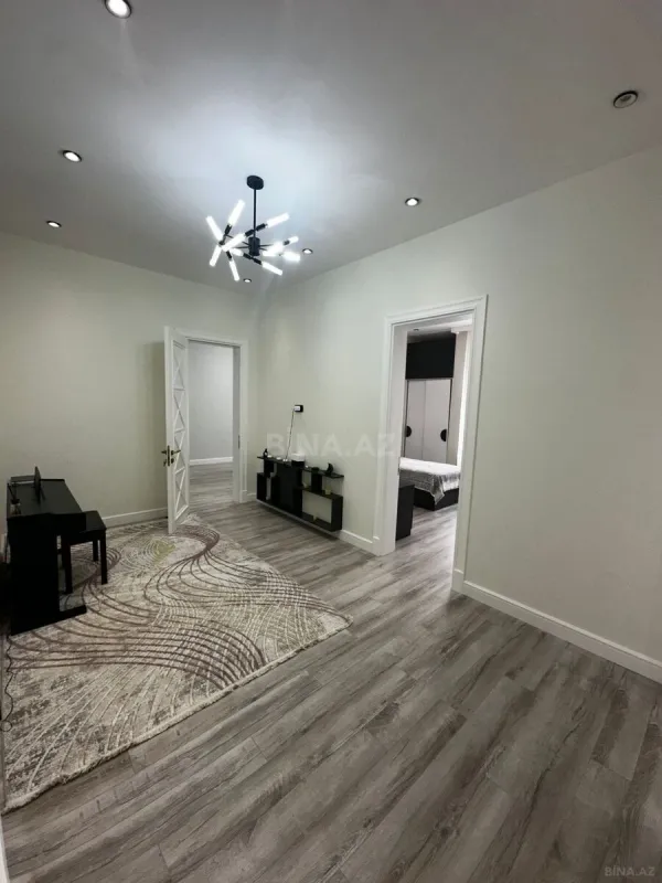 Satılır 5 otaqlı həyət evi 250 m²