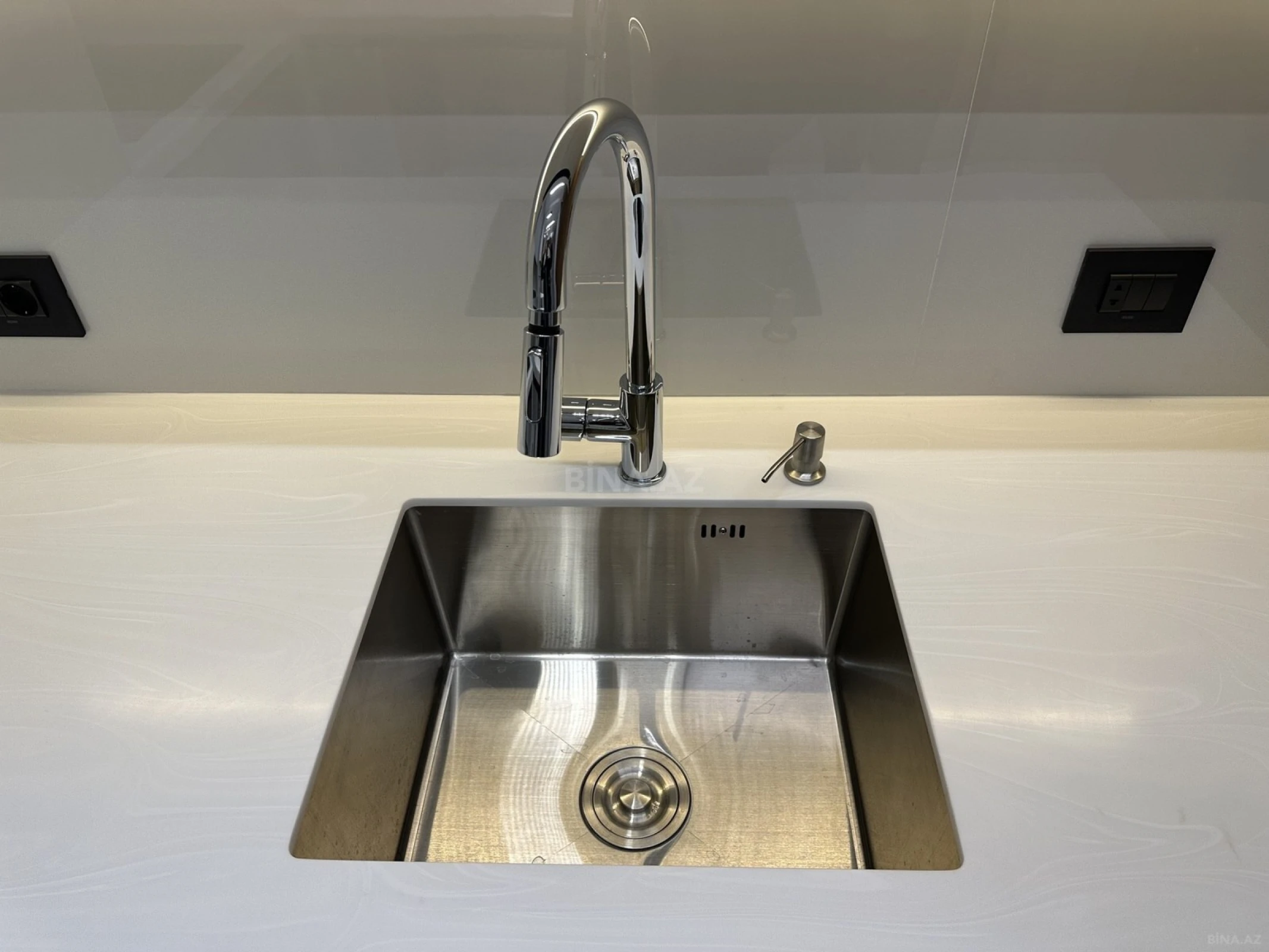 Kirayə verilir 2 otaqlı mənzil 65 m²