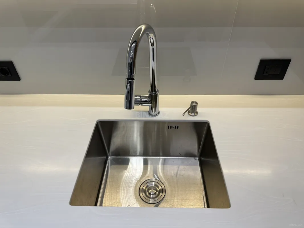 Kirayə verilir 2 otaqlı mənzil 65 m²