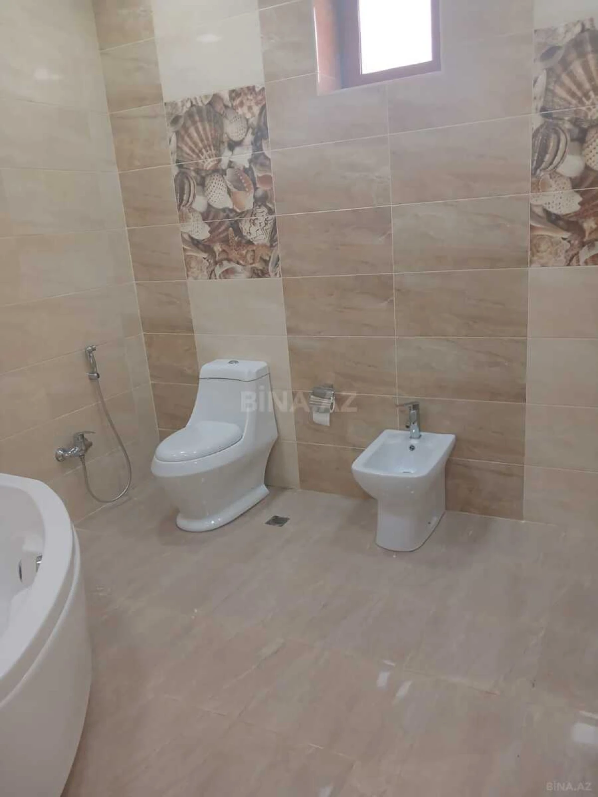 Satılır 4 otaqlı həyət evi 240 m²