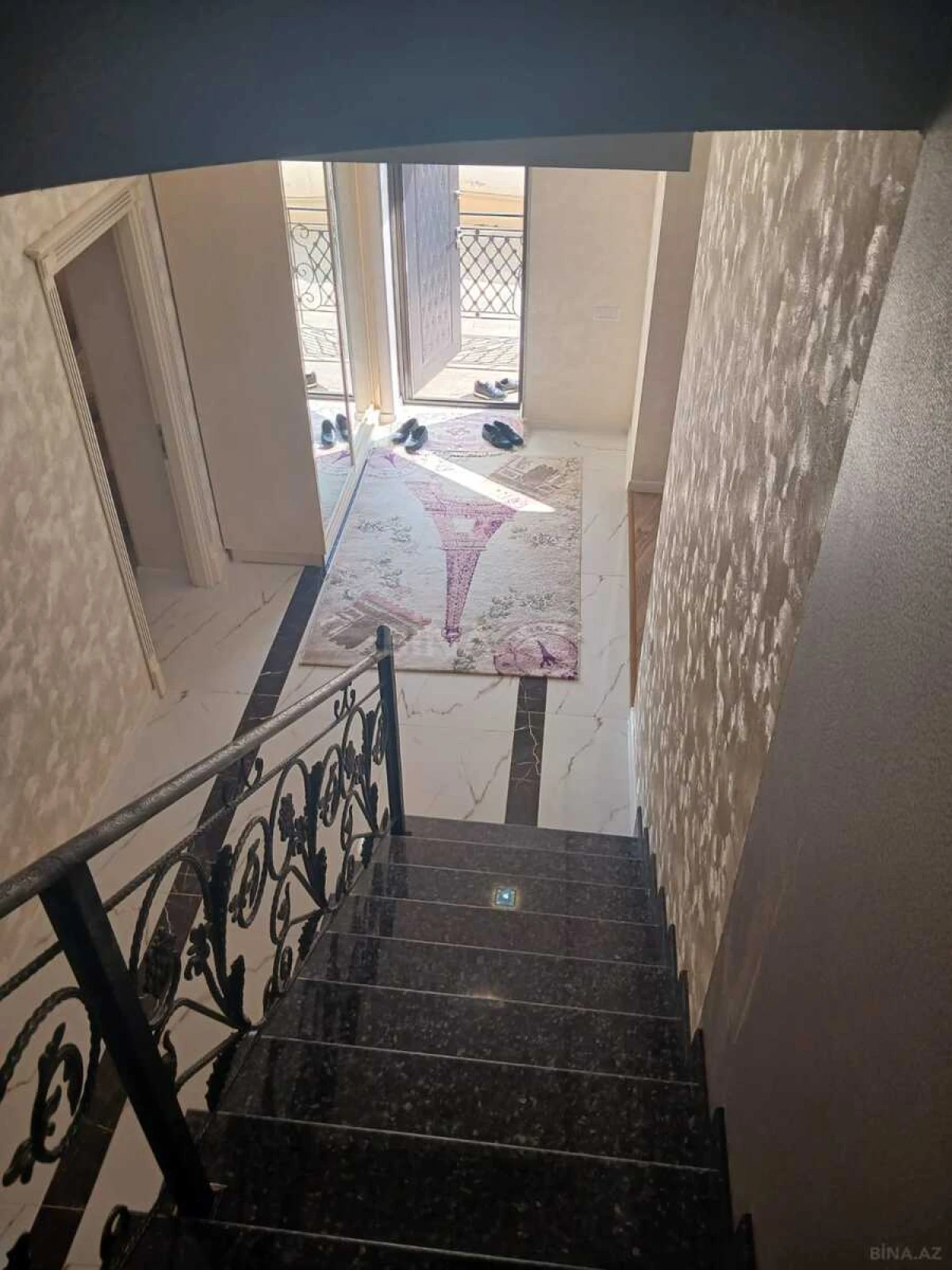 Satılır 4 otaqlı həyət evi 240 m²