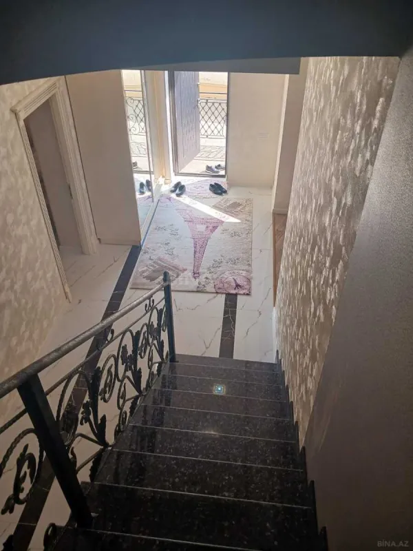 Satılır 4 otaqlı həyət evi 240 m²