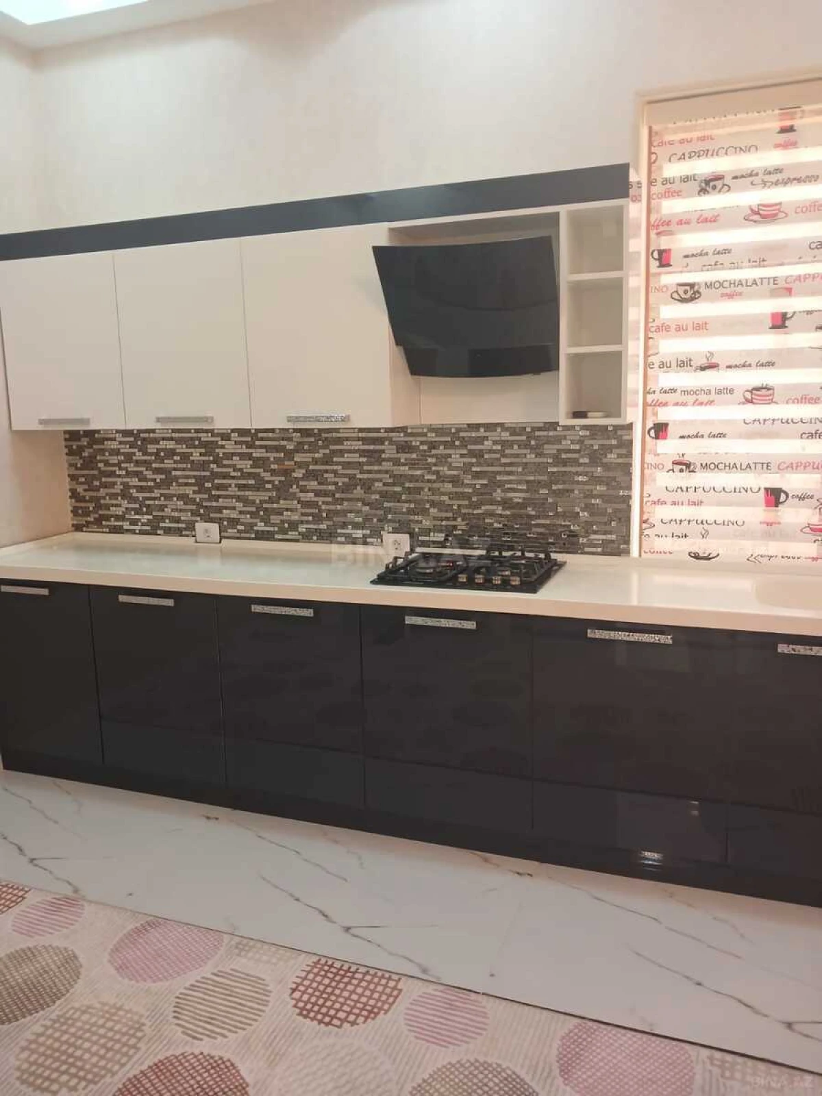 Satılır 4 otaqlı həyət evi 240 m²