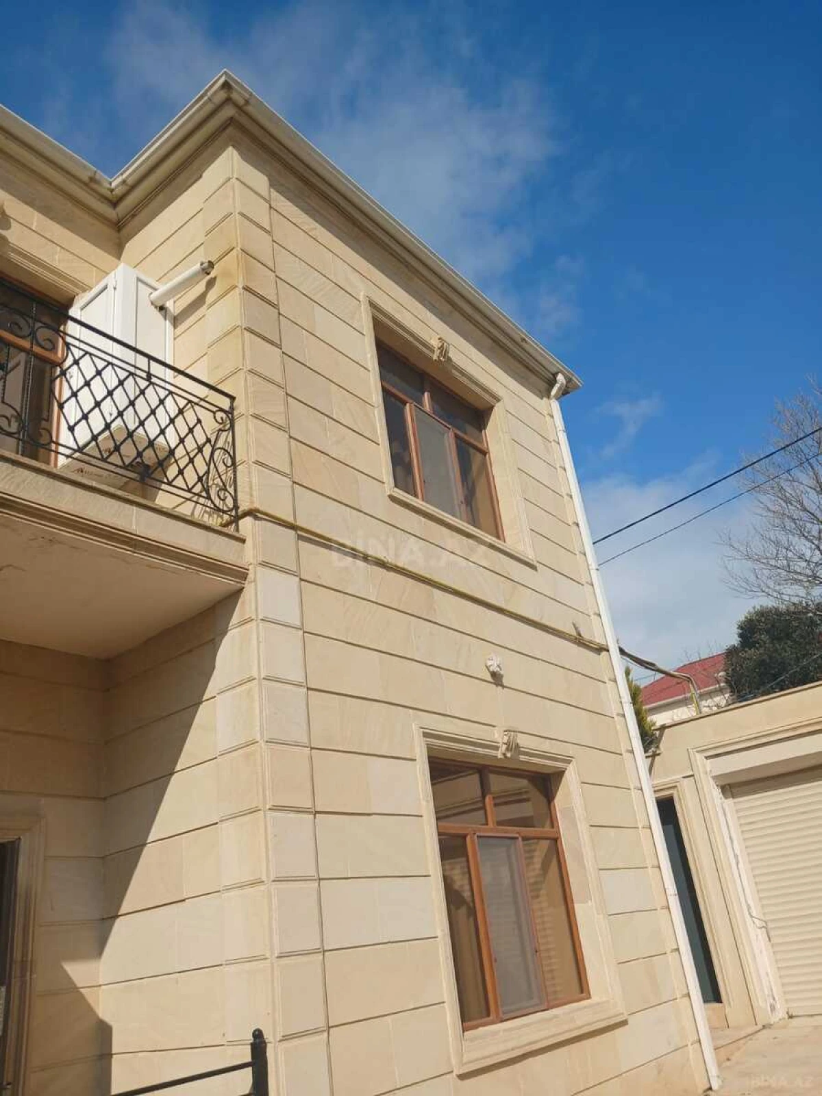 Satılır 4 otaqlı həyət evi 240 m²