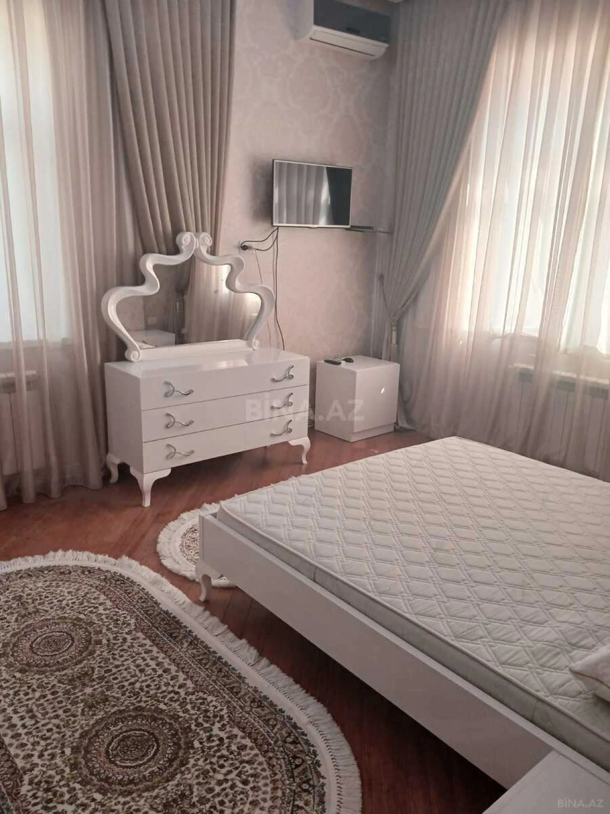 Satılır 4 otaqlı həyət evi 240 m²