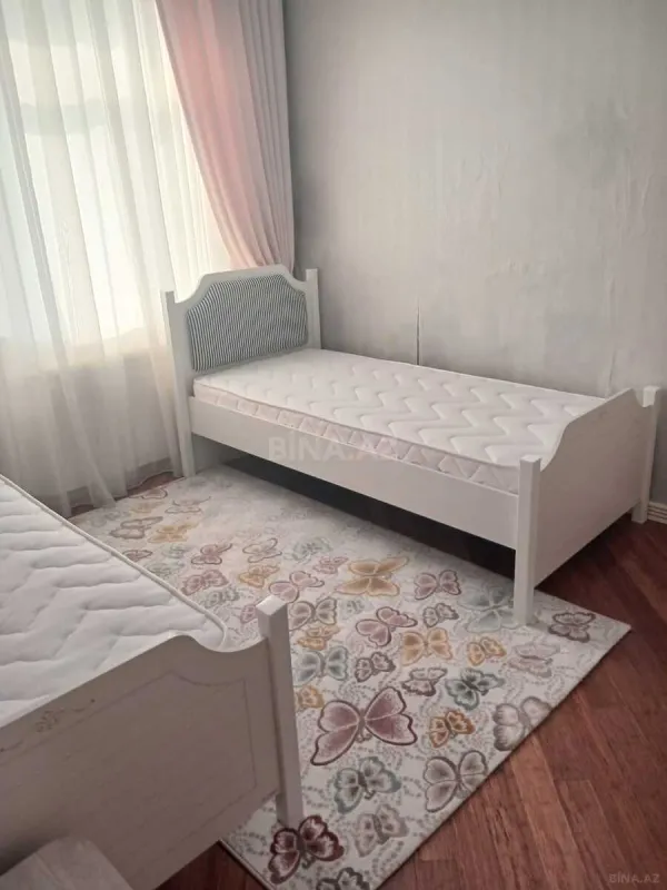Satılır 4 otaqlı həyət evi 240 m²