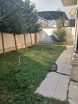Satılır 4 otaqlı həyət evi 240 m²