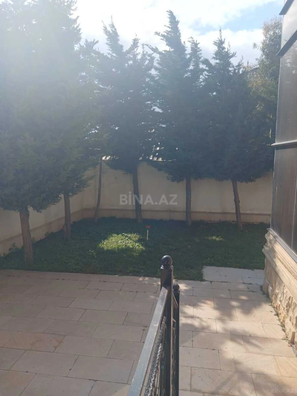 Satılır 4 otaqlı həyət evi 240 m²