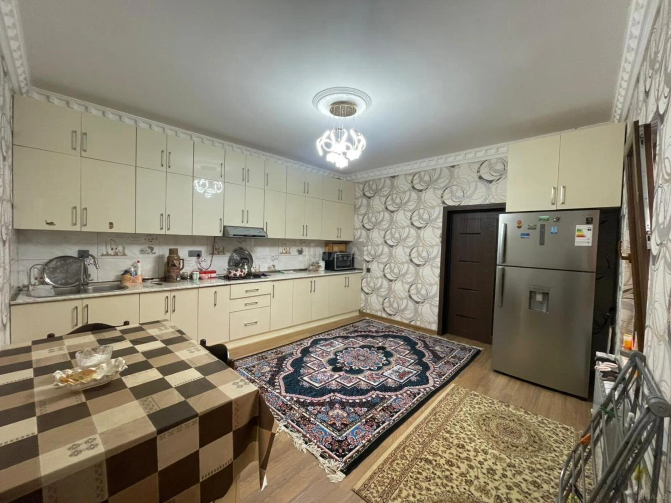 Satılır 7 otaqlı həyət evi 240 m²