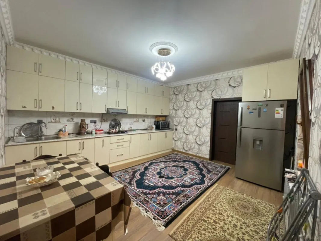 Satılır 7 otaqlı həyət evi 240 m²