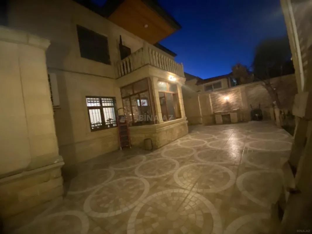 Satılır 7 otaqlı həyət evi 240 m²