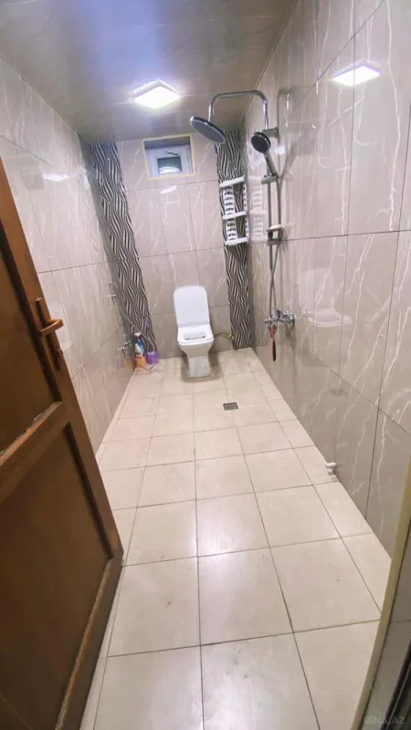 Satılır 7 otaqlı həyət evi 240 m²