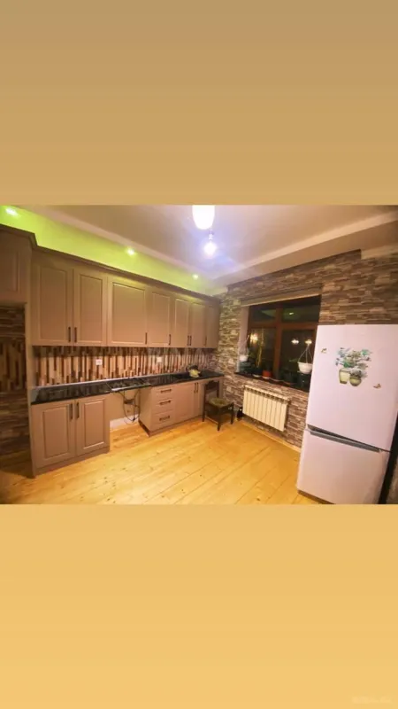 Satılır 7 otaqlı həyət evi 240 m²