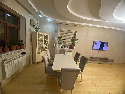 Satılır 7 otaqlı həyət evi 240 m²
