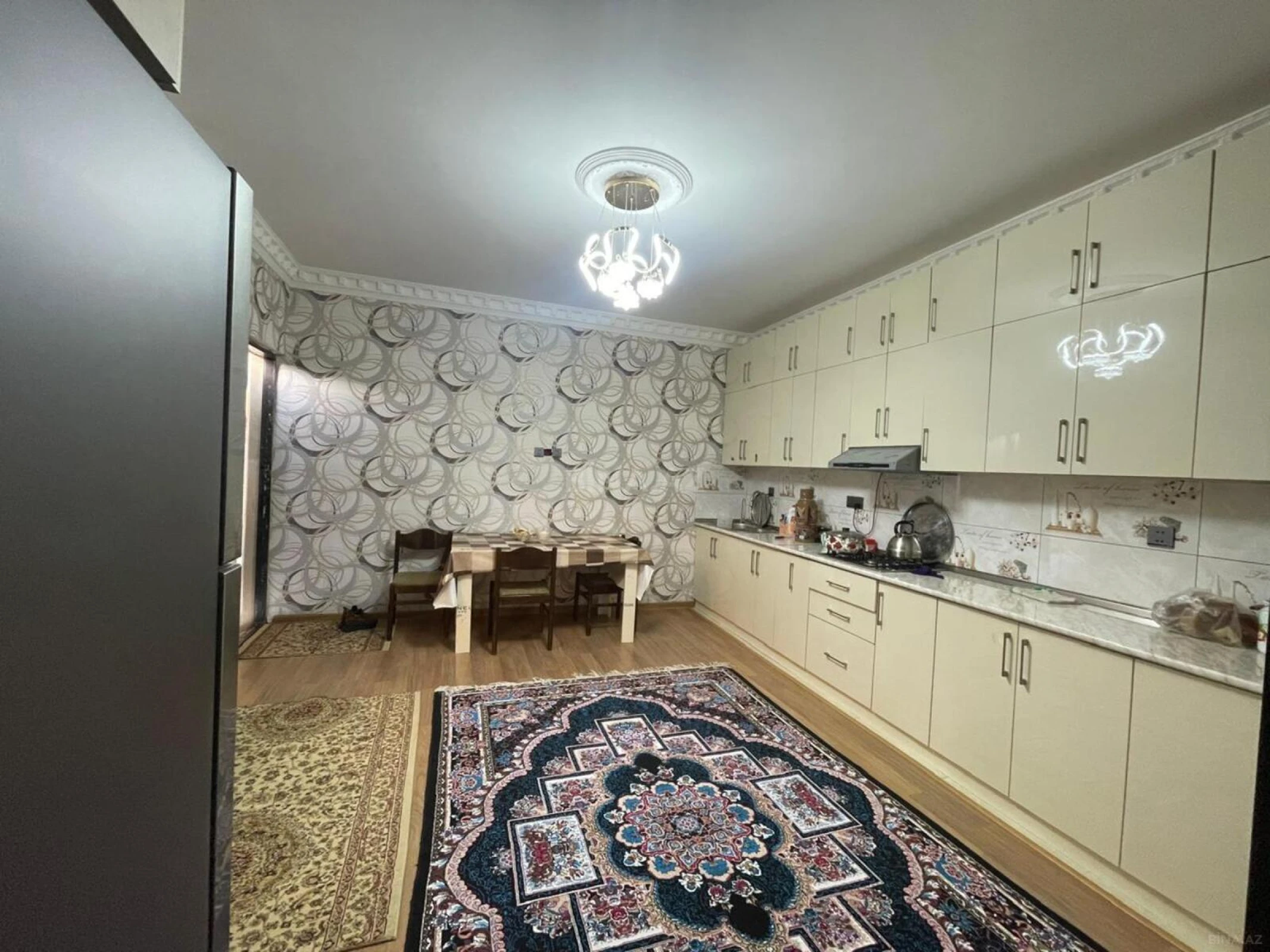 Satılır 7 otaqlı həyət evi 240 m²