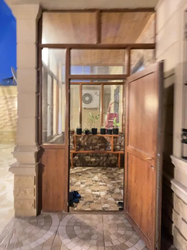 Satılır 7 otaqlı həyət evi 240 m²