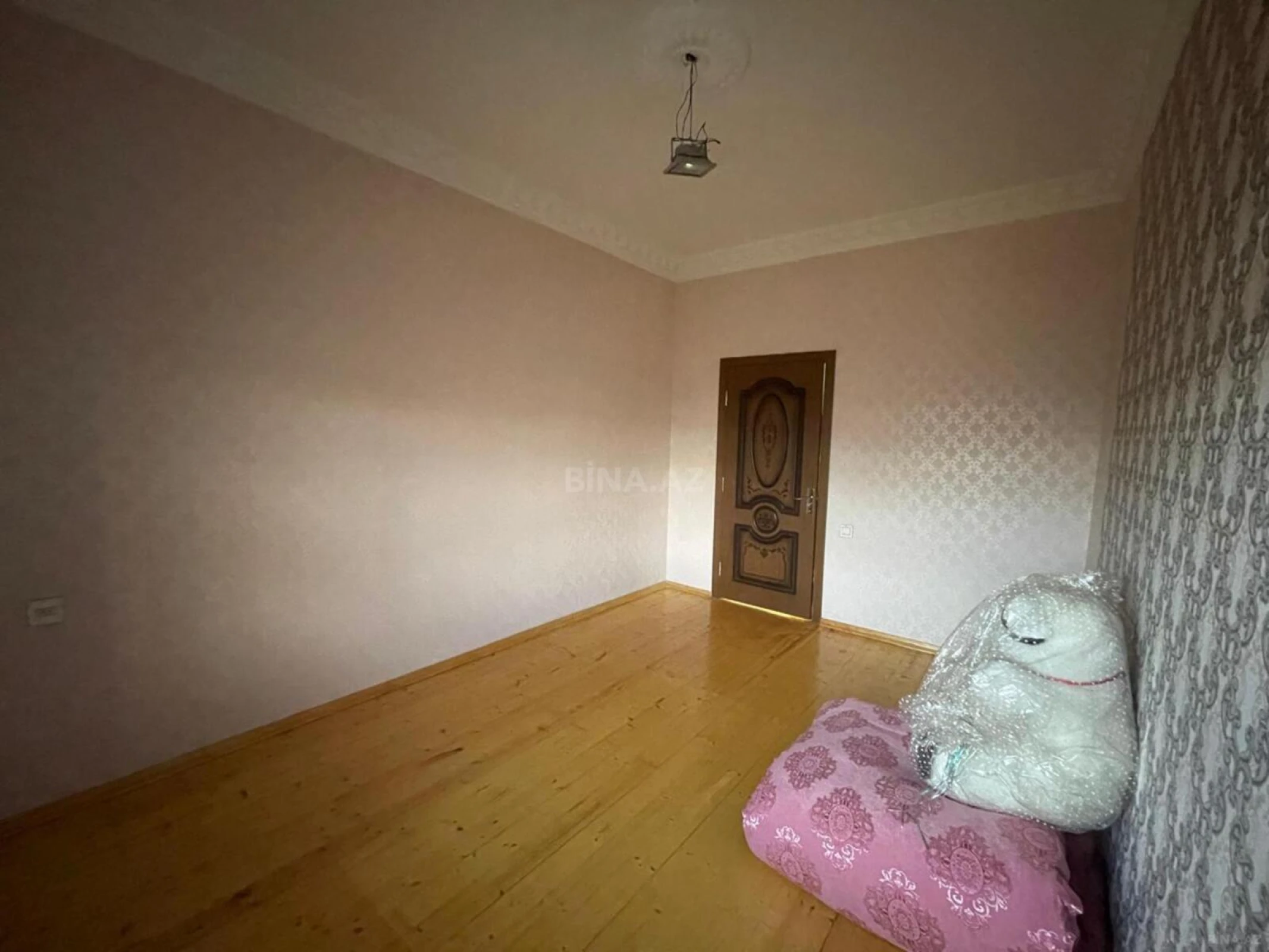 Satılır 7 otaqlı həyət evi 240 m²