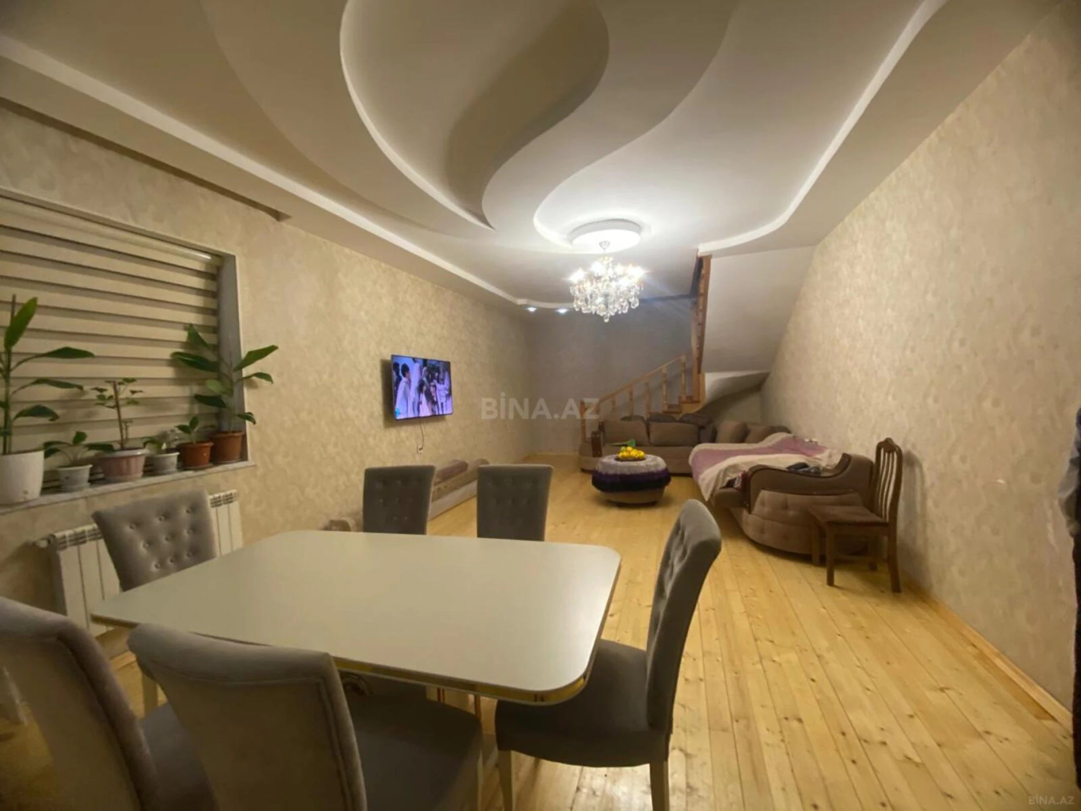 Satılır 7 otaqlı həyət evi 240 m²