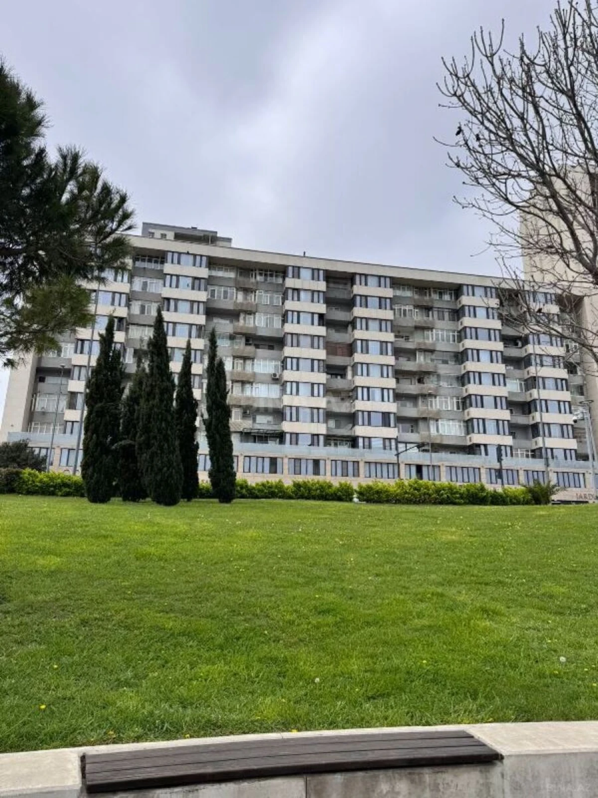 Satılır 3 otaqlı mənzil 135 m²