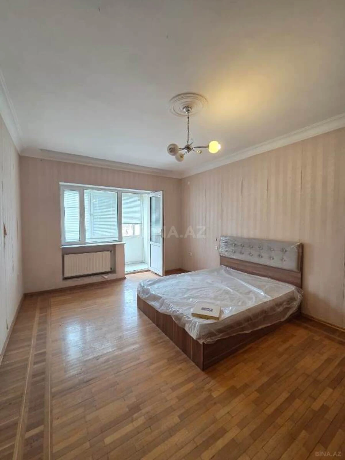 Satılır 3 otaqlı mənzil 135 m²