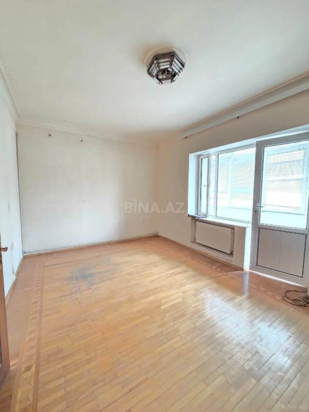 Satılır 3 otaqlı mənzil 135 m²