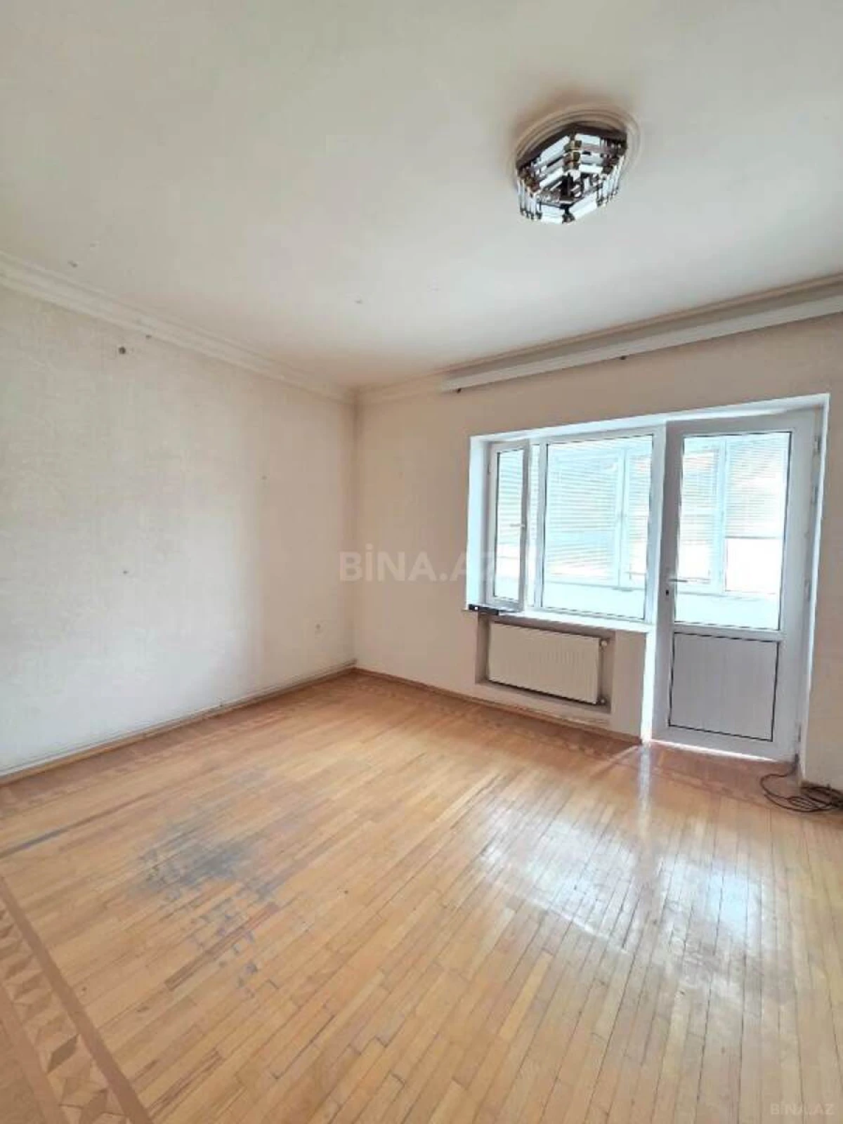 Satılır 3 otaqlı mənzil 135 m²