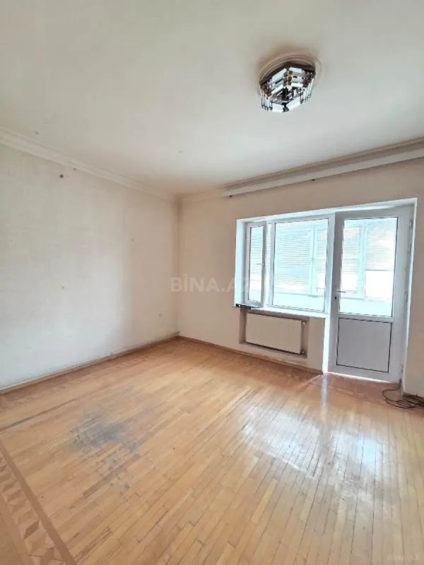 Satılır 3 otaqlı mənzil 135 m²