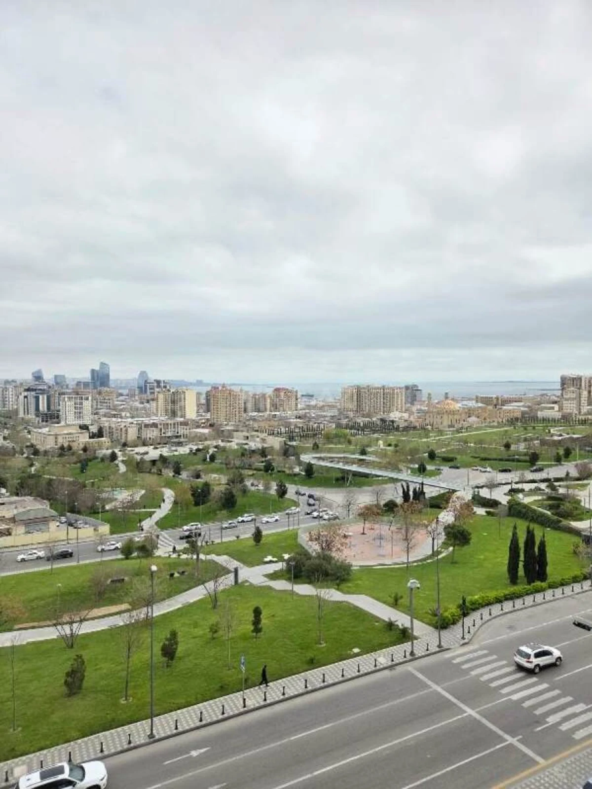 Satılır 3 otaqlı mənzil 135 m²