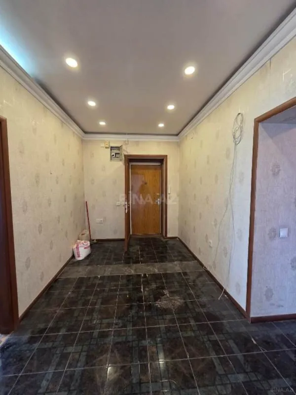 Satılır 3 otaqlı mənzil 135 m²